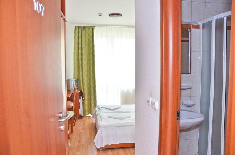 Hotel Kristaly Hajdúszoboszló Exteriör bild