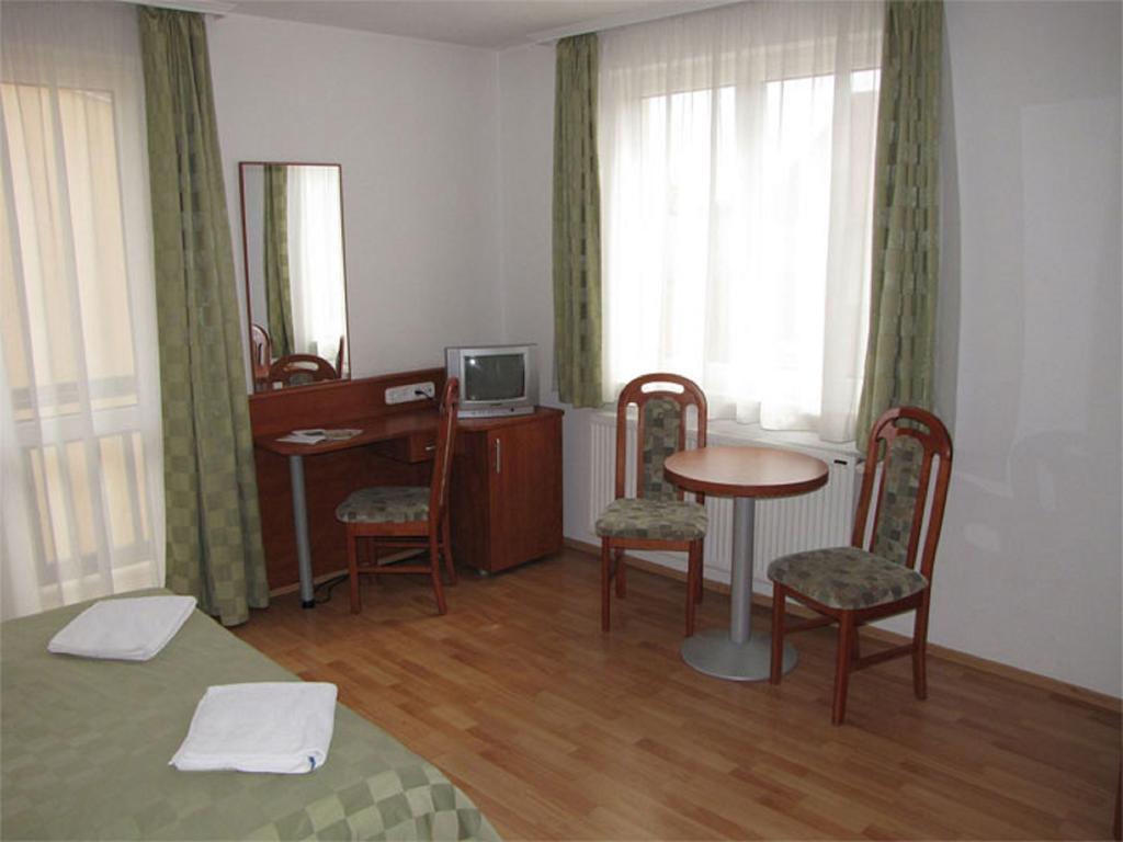 Hotel Kristaly Hajdúszoboszló Exteriör bild